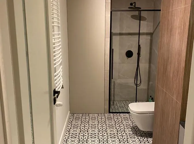 Apartment Sonata, Mazury, *